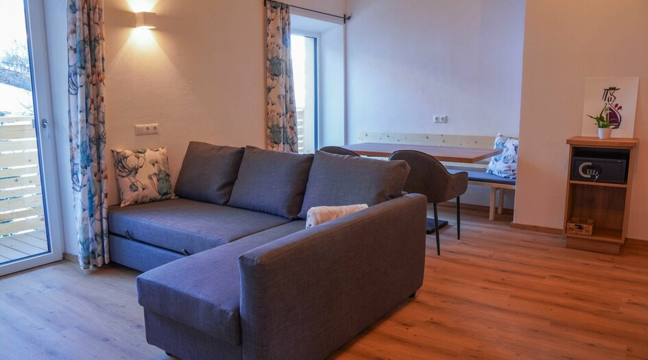 Couch und Essbereich